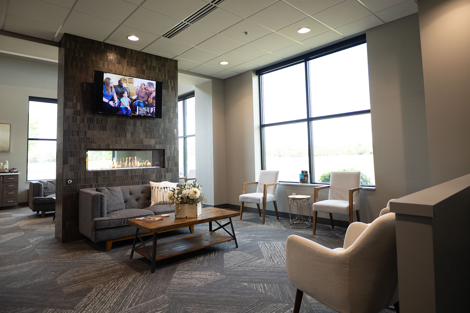 vds-office-5 Village Dental’s cozy waiting room with fireplace, TV, and comfortable seating.